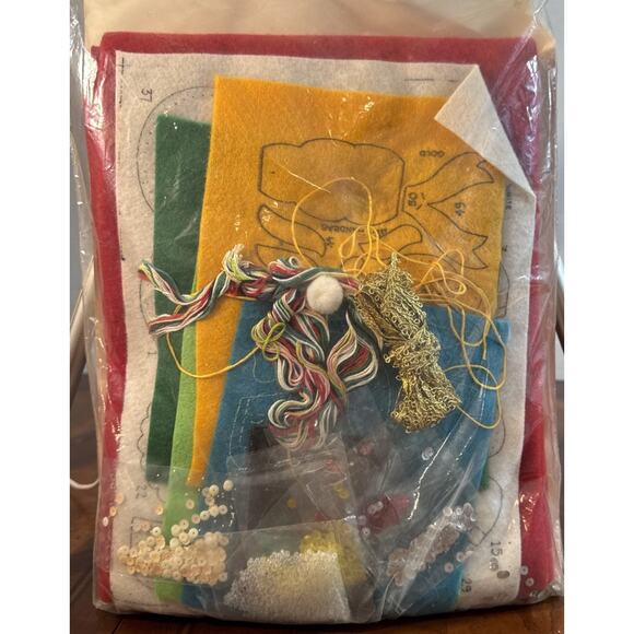 Vintage Hobby Kraft Felt Tree Skirt Kit Snow Family Christmas Tree Skirt 36" - Picture 6 of 6